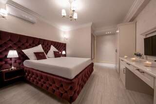 Отель Hotel Casa Fiori Бухарест Номер с кроватью размера «king-size»-11