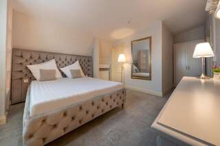 Отель Hotel Casa Fiori Бухарест Номер с кроватью размера «king-size»-12