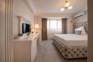 Отель Hotel Casa Fiori Бухарест Номер с кроватью размера «king-size»-6